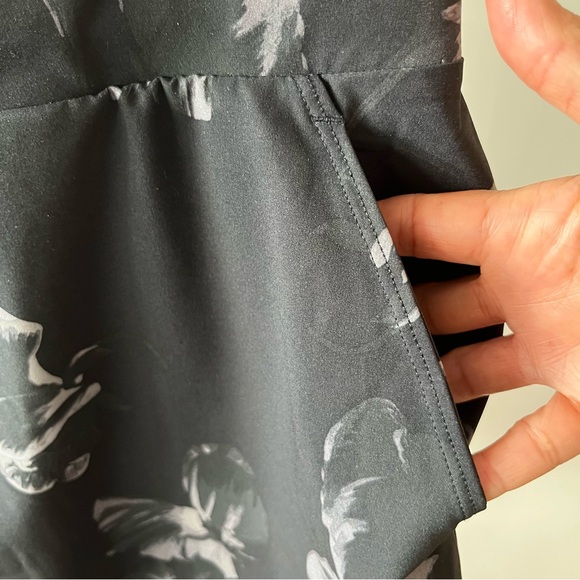 Lole Skort Black Floral Size Small GUC - Picture 4 of 6